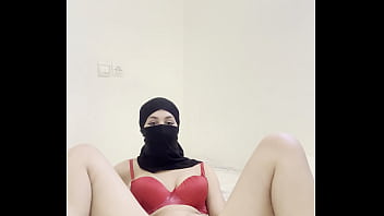 Gadis Arab Berhijab Menggoda Dirinya, Mainkan Memek Dan Klitoris, Fantasi Erotis Muslim Sendirian