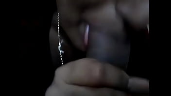 Istri Desi Yang Menggoda Memberikan Blowjob Panas