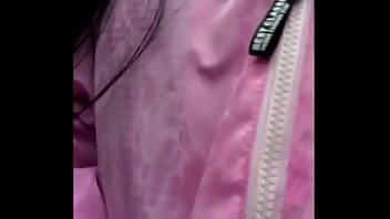 Gadis Asia Telanjang Bulat Menggoda Di Tengah Hujan Deras
