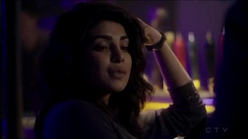Prinyanka Chopra Digoyang Keras Gaya Desi India
