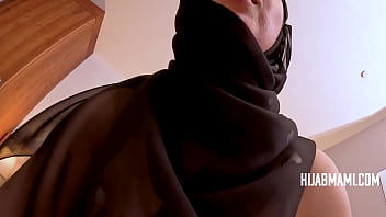 Paksa Bayar Hutang, Kolektor Sadis Hajar Milf Berhijab Aaliyah Yasin Sampai Tak Kuasa Menolak