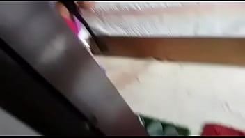 Pembantu Desi Genit Suka Pamer Tubuh Seksi