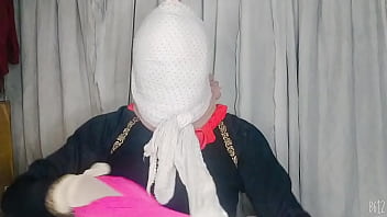 Gadis Berhijab Mengikat Dirinya Sendiri Dengan Gairah Membara