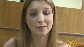 Sunny Lane Si Pirang Panas Membungkuk Dan Siap Ditunggangi Di Ruang Rumah Sakit Yang Sepi.