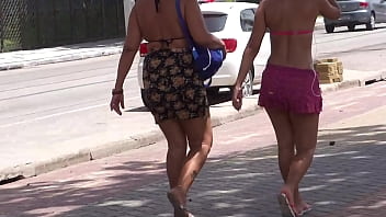 Pergurinha Safada Indo Pra Praia Com Esse Rabo Delicioso Balançando!