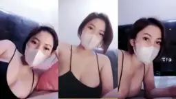 Dhini Bocorkan Payudara Seksi Host Berambut Pendek Yang Menggoda