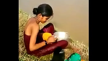 Desi Bhabhi Mandi Telanjang Di Tempat Terbuka