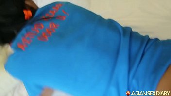 Pelayan Filipina Cantik Berpikir Dia Akan Membersihkan, Tapi Malah Diberi Kenikmatan Tak Terduga