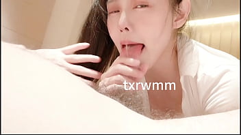 被强行按头深喉的极致服务，高标准的约炮体验，掌控欲极强的女m任你摆布