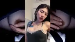 Menggoda, Vey Ruby Jane Dari Tiktok Meremas Dan Menggoyang Payudaranya Yang Montok