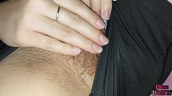 Adik Tiriku Yang Seksi Dalam Spandex Memamerkan Kemolekannya Padaku
