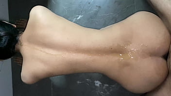 Aku Meniduri Pacar Temanku Di Kamar Mandi, Lalu Mengencinginya – Kisah Lengkapnya
