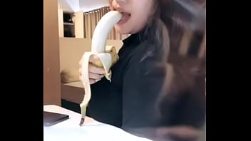 Monica Adhea, Model Indonesia Yang Panas Dan Menggoda Dengan Aksi Oralnya Yang Menggairahkan