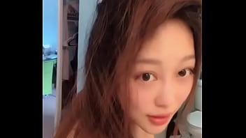 Gadis Cantik Tiongkok Mandi Dengan Sensual