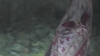 Wanita Seksi Desi Buang Air Kecil Dengan Nafsu