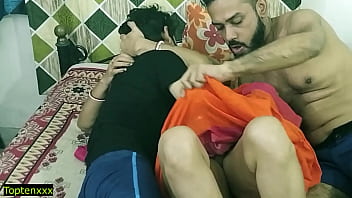 Malkin Bibi Dan Dua Pemuda Gagah Beraksi Dalam Adegan Panas Bertiga Dengan Suara Hindi Yang Menggoda