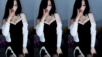 Cô Nàng Trung Hoa Quyến Rũ Uốn éo Theo điệu Nhạc Sung