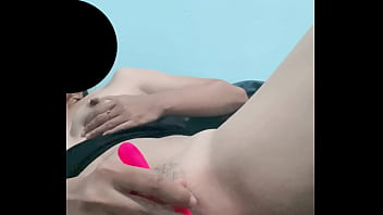 Janda Muda Meremas Memek Sendiri Sampai Tubuhnya Berguncang Liar