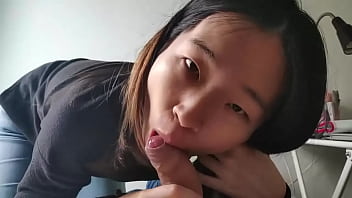 Tenggorokan Asia Yang Menggoda