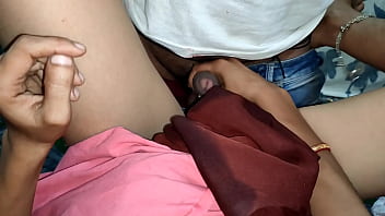 मुंबई का आशु और उसकी भाभी दोनों एक साथ गरमा-गरम चुदाई का मज़ा लेते हुए।