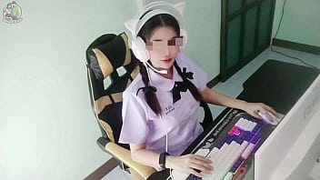 สาวนักศึกษาสาวไทยโดนรุ่นพี่ลากไปเย็ดหน้ากระจก เสียงครวญครางดังลั่นห้อง