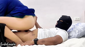 Istri Muslim Indonesia Duduk Di Wajah Dan Telan Sperma Suami Untuk Pertama Kalinya