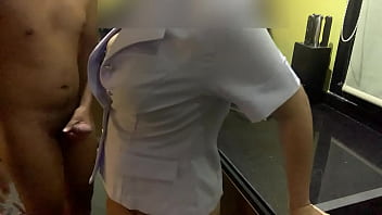 ระบายความเงี่ยนกับแฟนพยาบาลสุดเซ็กซี่ในห้องครัว ถึงขั้นสาดน้ำแตกเต็มปาก