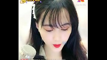 Gadis Seksi Asia Menggoda Di Live Streaming Uplive