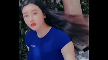 Gadis Asia Dengan Payudara Dan Bokong Yang Menggoda