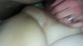 Penis Kerasku Menembus Dalam-dalam Ke Liang Istriku