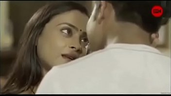 Desi Bhabhi Panas Menggoda Cowok Muda Di Ranjang