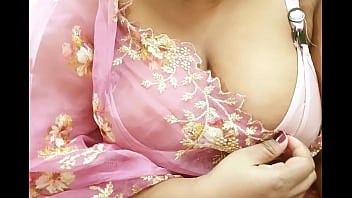 Gadis India Montok Dengan Tubuh Seksi Yang Menggoda