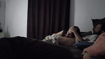 Tia Safada Arma Tudo Para Dividir O Sofá Com O Sobrinho Gostoso