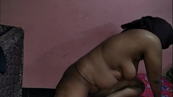 Putri Tiriku Tak Sengaja Melihat ‘senjata’ Teman Ayahnya Dan Langsung Basah Kuyup