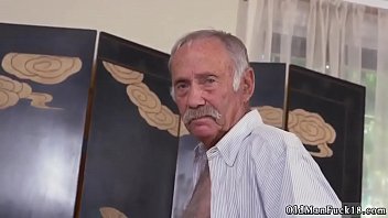 Nenek Tua Menggoda Pria Muda Dan Beruang Tua, Pertama Kali Menjelajah Ke Selatan