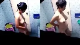 Mengintip Bibi Seksi Mandi Dengan Toge Yang Menggoda