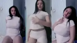 Ochi Beraksi Dengan Tubuh Seksi, Menggoda Dengan Gerakan Erotis
