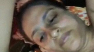 Pasangan India Bercinta Dengan Liar Dan Dibagikan Ke Publik