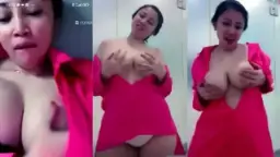 Tante Bunga Melepas Bra, Meremas Payudara Sambil Mengeluarkan Desahan Nafas Panas