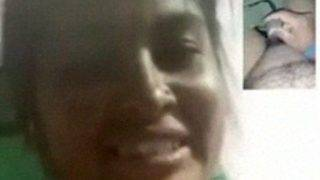 Tante Malayali Memamerkan Payudara Dan Membuat Pria Masturbasi Di Panggilan Video