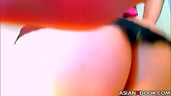 Gadis Asia Menggoda Penuh Gairah Di Depan Kamera