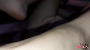Istriku Yang Seksi Dalam Baju Ketat Lycra Memperlihatkan Kemolekannya Padaku