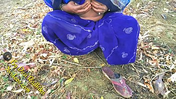 Gadis Desa India Dengan Bulu Kemaluan Alami Beraksi Di Alam Terbuka, Radhika Yang Liar