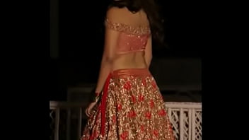 Pemotretan Seksi Model India Yang Menggoda