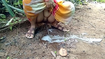 Tante Desi Buang Air Kecil Di Alam Liar, Wajib Ditonton!