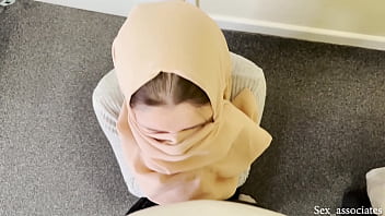 Tolong Jangan, Aku Tak Mau Lakukan Itu. Istri Arab Hamil Enggan Untuk Mengisap.