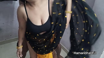 Bhabhi India Yang Seksi Digilir Habis-habisan Setelah Saree Dibuka.