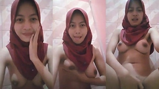 Gadis Berjilbab Coklat Mengocek Memek Di Kamar