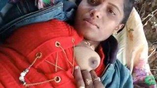 Gadis Jalang Di Kamar Terbuka