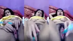 Gadis Seksi Menggoda Dengan Tubuh Montoknya